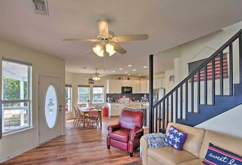Canyon Lake Home W/ Game Room < 1 Mi To Boat Ramp!