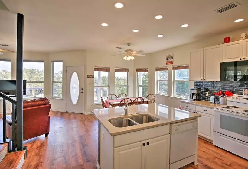 Canyon Lake Home W/ Game Room < 1 Mi To Boat Ramp!