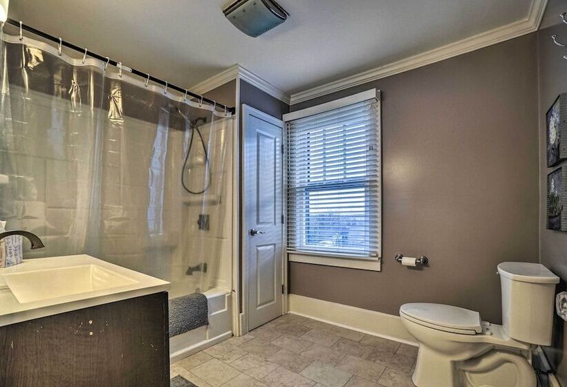 Charming & Family Friendly Zanesville Home!