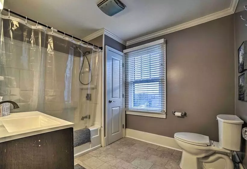 Charming & Family Friendly Zanesville Home!