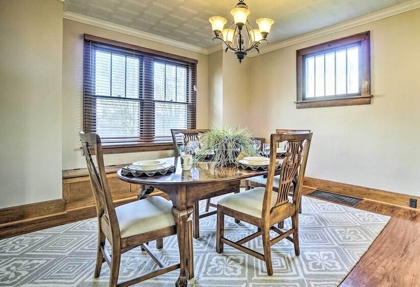 Charming & Family Friendly Zanesville Home!