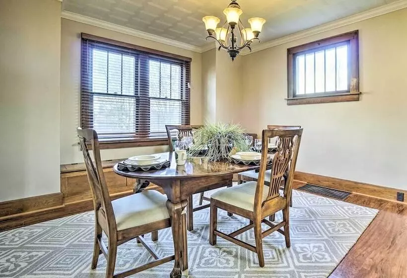 Charming & Family Friendly Zanesville Home!