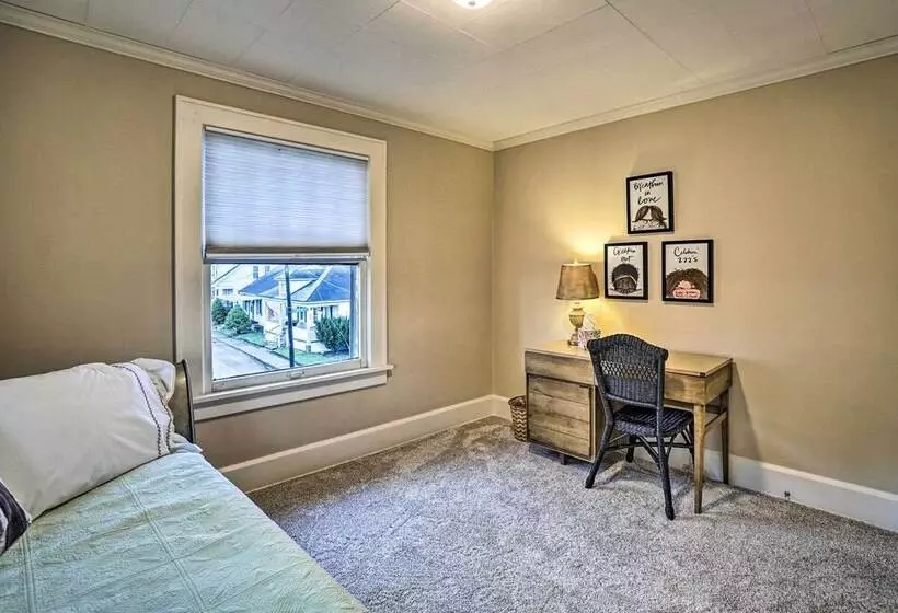 Charming & Family Friendly Zanesville Home!