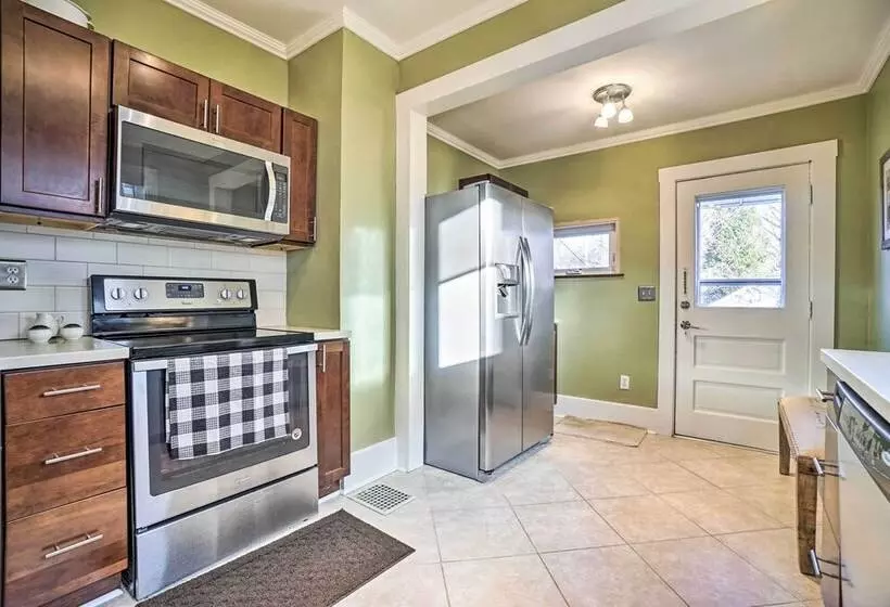 Charming & Family Friendly Zanesville Home!