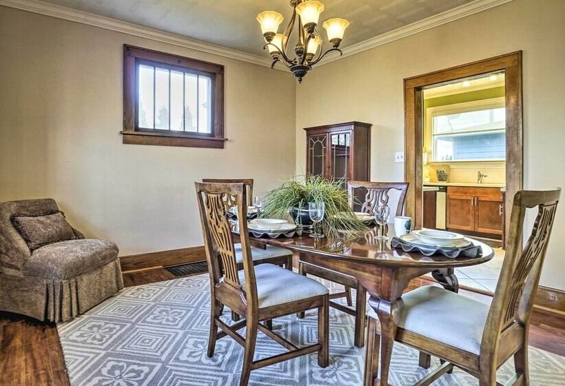 Charming & Family Friendly Zanesville Home!