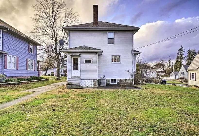 Charming & Family Friendly Zanesville Home!