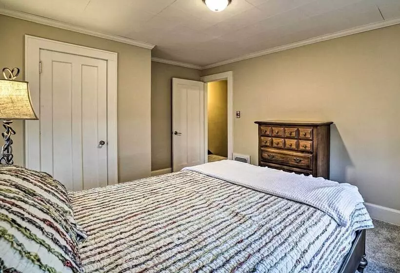 Charming & Family Friendly Zanesville Home!