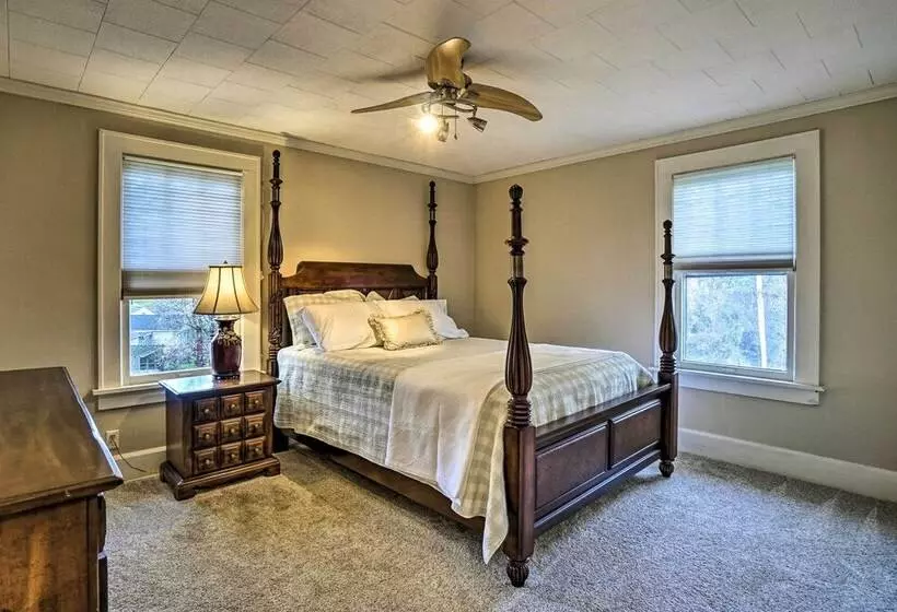 Charming & Family Friendly Zanesville Home!