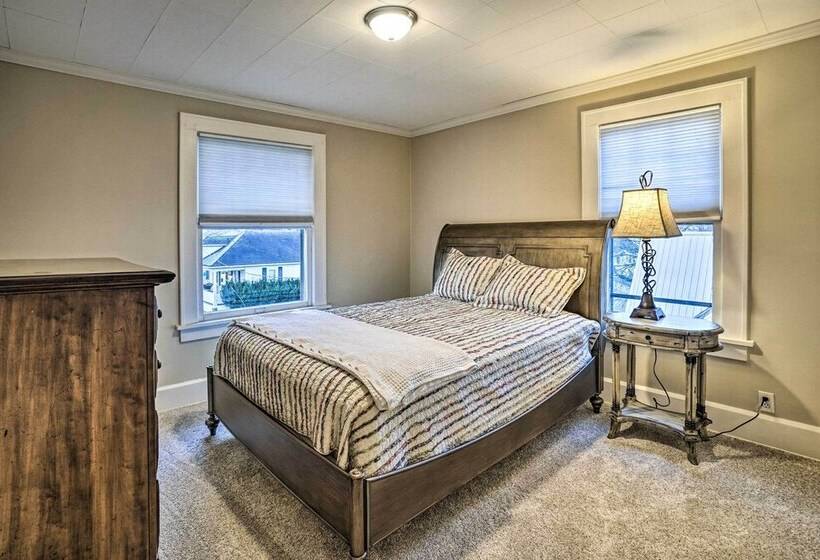 Charming & Family Friendly Zanesville Home!