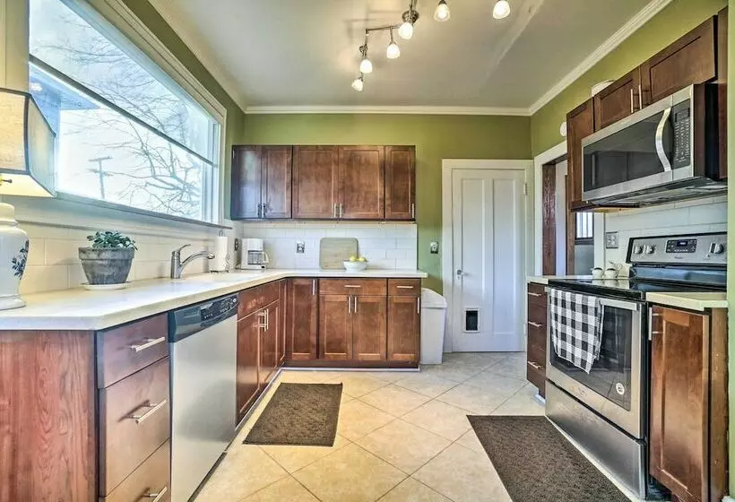 Charming & Family Friendly Zanesville Home!