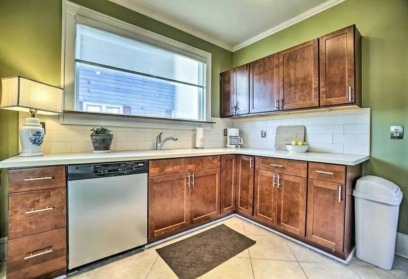 Charming & Family Friendly Zanesville Home!