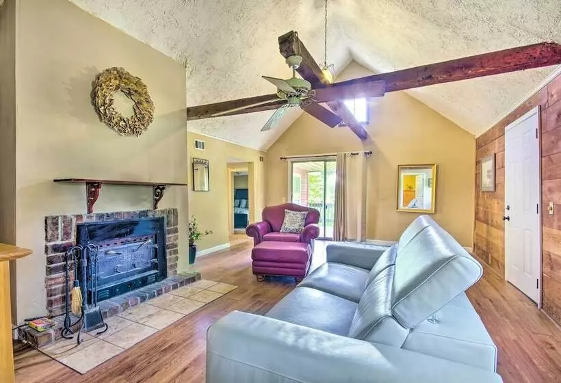 Charming Farm Cottage W/ Fire Pit + Grill!