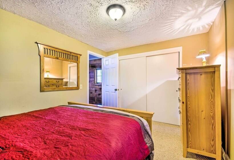 Charming Farm Cottage W/ Fire Pit + Grill!