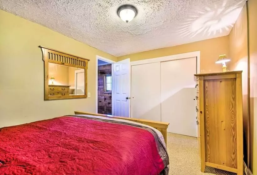 Charming Farm Cottage W/ Fire Pit + Grill!