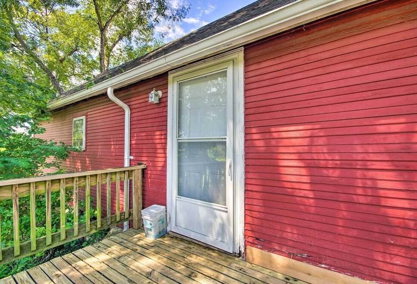 Charming Farm Cottage W/ Fire Pit + Grill!