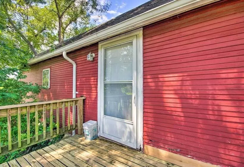 Charming Farm Cottage W/ Fire Pit + Grill!