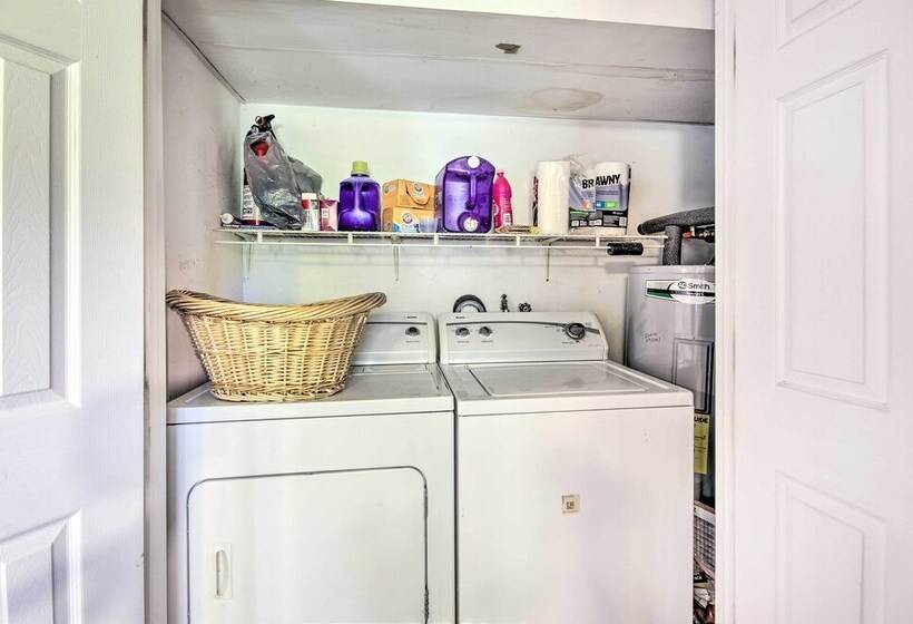 Charming Farm Cottage W/ Fire Pit + Grill!