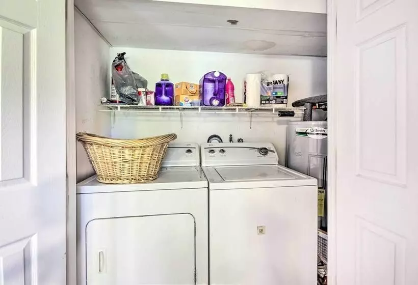 Charming Farm Cottage W/ Fire Pit + Grill!