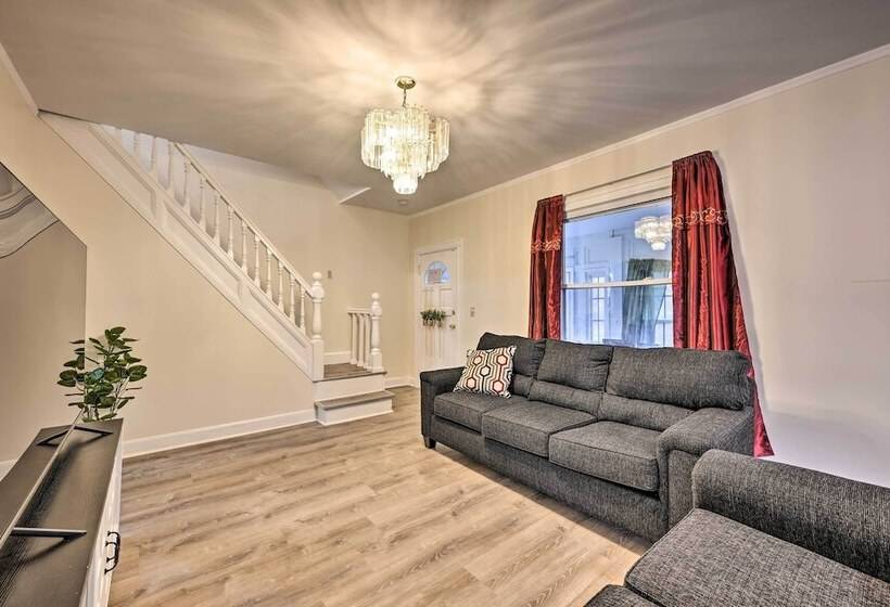 Charming Long Island Home W/ Fenced Yard!