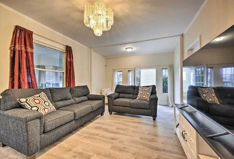 Charming Long Island Home W/ Fenced Yard!