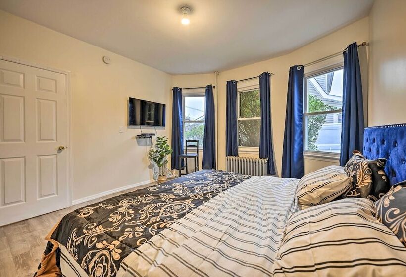 Charming Long Island Home W/ Fenced Yard!