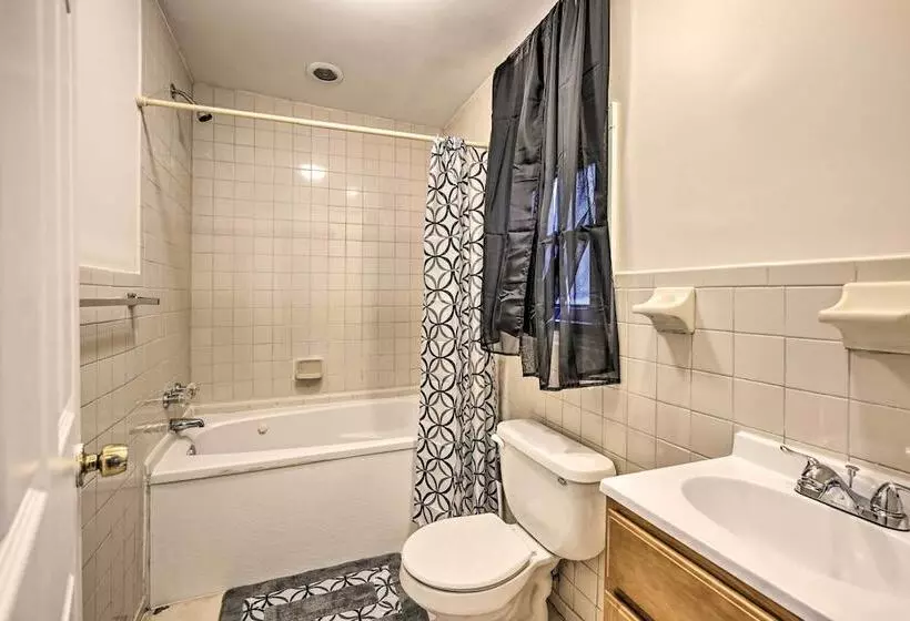 Charming Long Island Home W/ Fenced Yard!