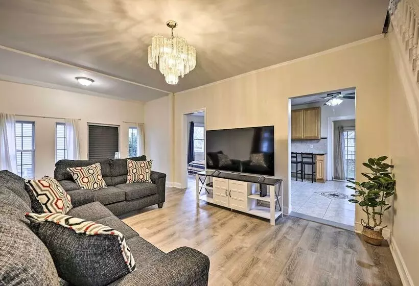 Charming Long Island Home W/ Fenced Yard!