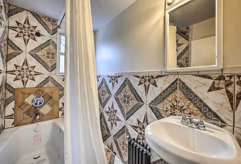 Charming Long Island Home W/ Fenced Yard!