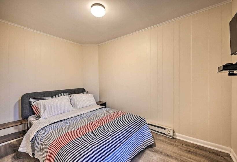 Charming Long Island Home W/ Fenced Yard!