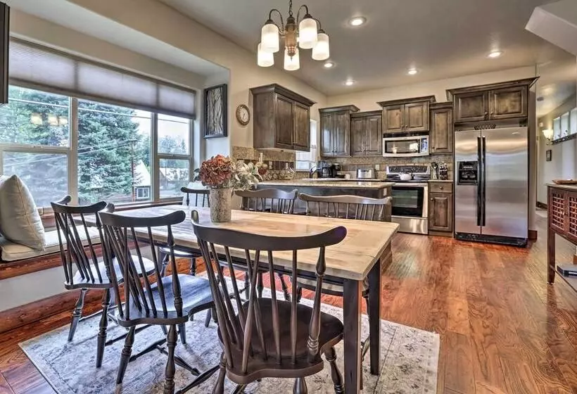 Chic House W/ Patio: 2 Blocks To Payette Lake!