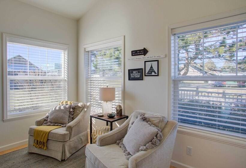 Chic  Summer House Cottage  Walk To Ocean!