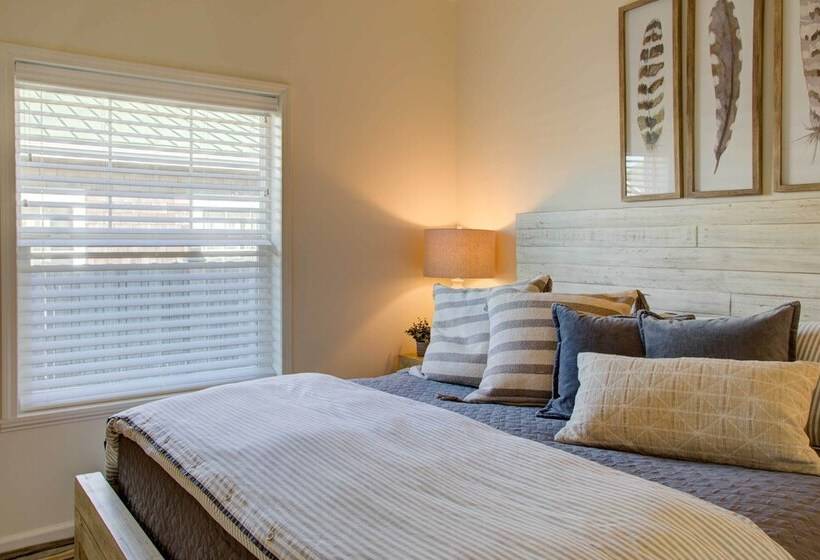 Chic  Summer House Cottage  Walk To Ocean!