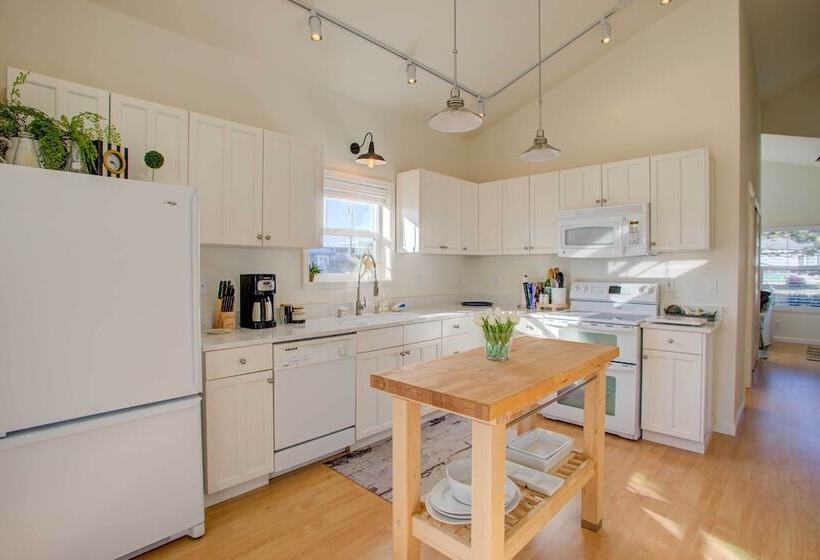 Chic  Summer House Cottage  Walk To Ocean!