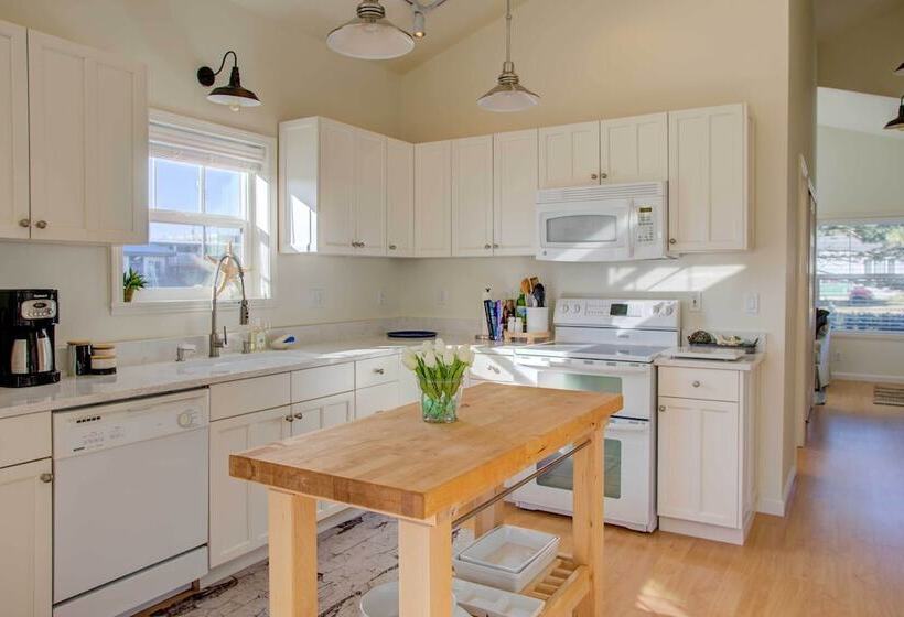 Chic  Summer House Cottage  Walk To Ocean!