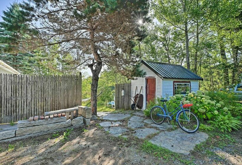 Coastal Maine Retreat: Deck W/ Bay Views!