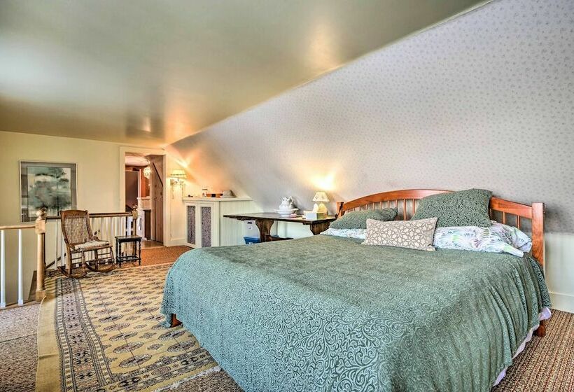 Coastal Maine Retreat: Deck W/ Bay Views!