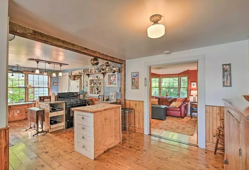 Coastal Maine Retreat: Deck W/ Bay Views!