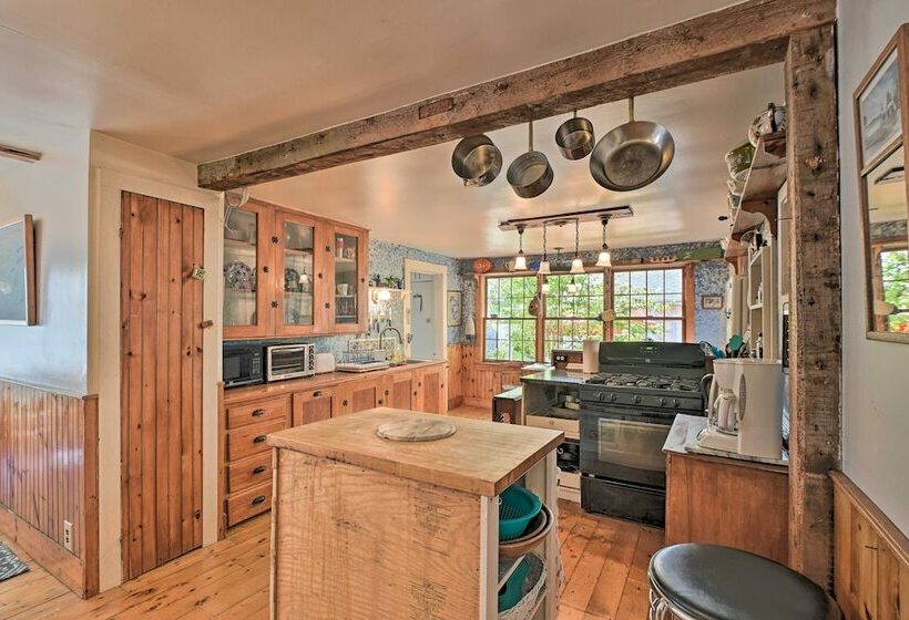 Coastal Maine Retreat: Deck W/ Bay Views!