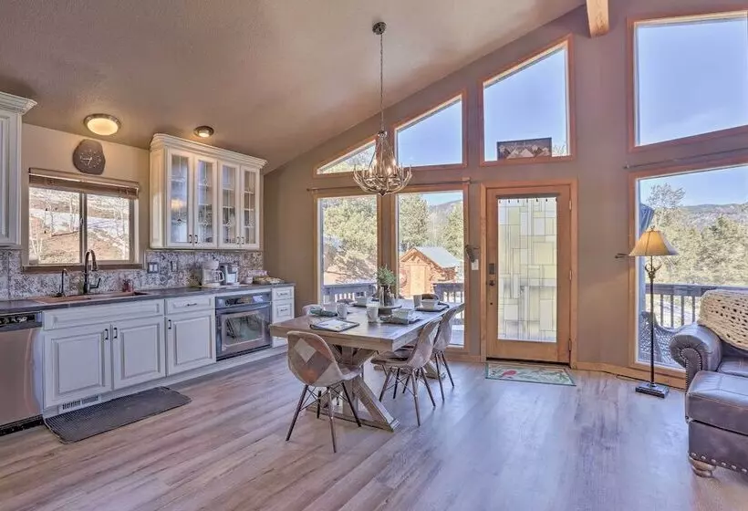 Cozy Bailey Cabin W/ Sweeping Mountain Views!