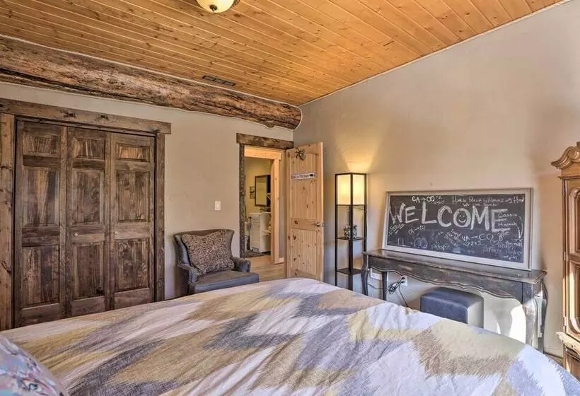 Cozy Bailey Cabin W/ Sweeping Mountain Views!