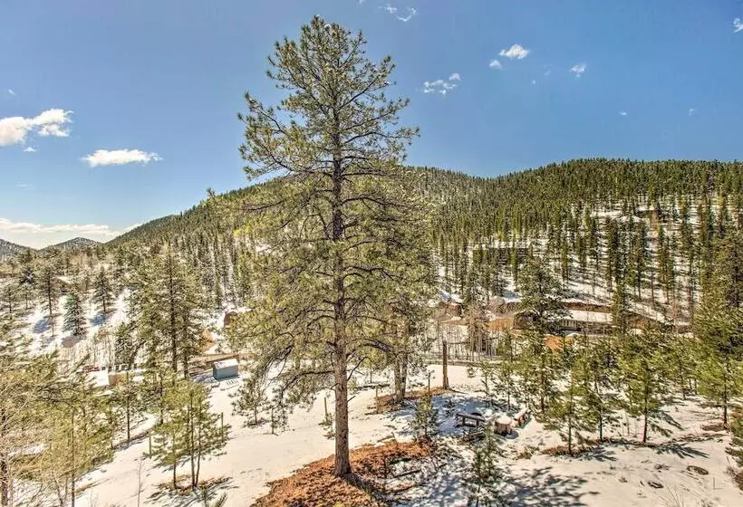 Cozy Bailey Cabin W/ Sweeping Mountain Views!