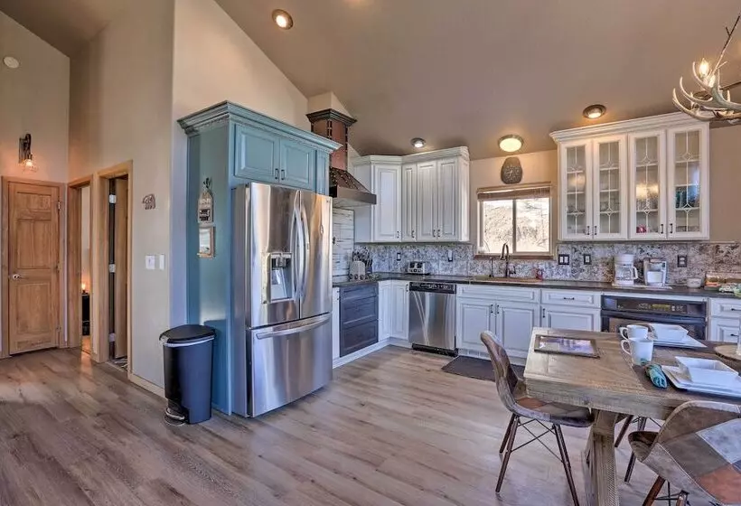 Cozy Bailey Cabin W/ Sweeping Mountain Views!