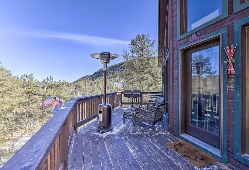 Cozy Bailey Cabin W/ Sweeping Mountain Views!