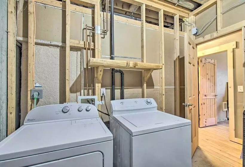 Cozy Bailey Cabin W/ Sweeping Mountain Views!