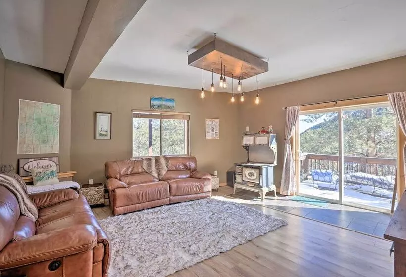 Cozy Bailey Cabin W/ Sweeping Mountain Views!