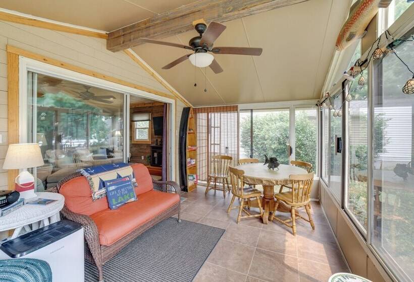 Lakefront Cottage W/ Deck Near Indiana Beach!