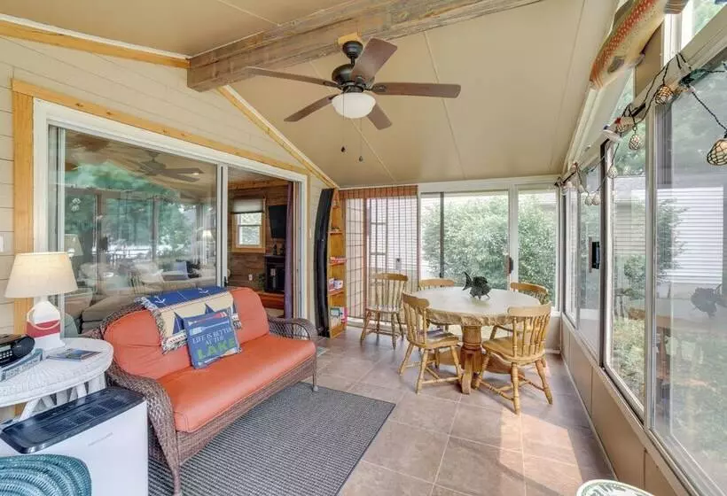 Lakefront Cottage W/ Deck Near Indiana Beach!