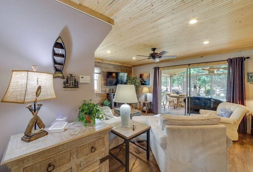 Lakefront Cottage W/ Deck Near Indiana Beach!