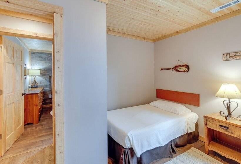 Lakefront Cottage W/ Deck Near Indiana Beach!