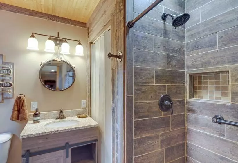 Lakefront Cottage W/ Deck Near Indiana Beach!